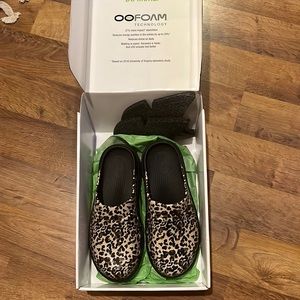 OOFOS foam leopard clogs